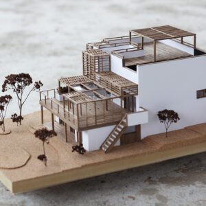 تصميم المجسمات المعمارية بالرياض - مجسم معماري لبناء سكني باللون الأبيض كما يوجد مظلات مصنوعة من الخشب البني